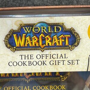 World of Warcraft Official Cookbook Gift Set w Reversible Apron Blizzard 2020